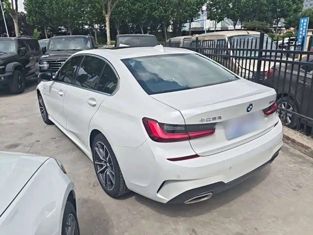 BMW 3-SERIES