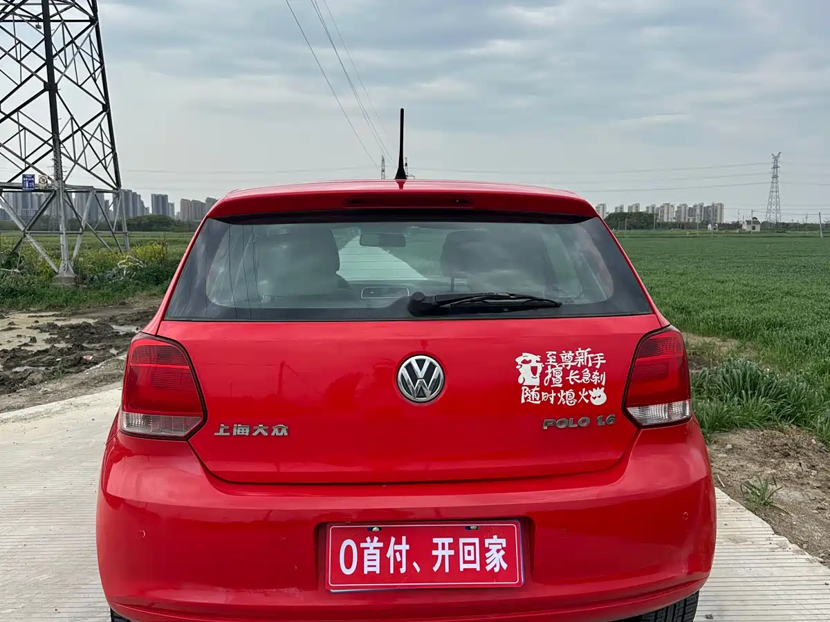Volkswagen Polo 2011 1.6L Automatic Style Edition фото 8