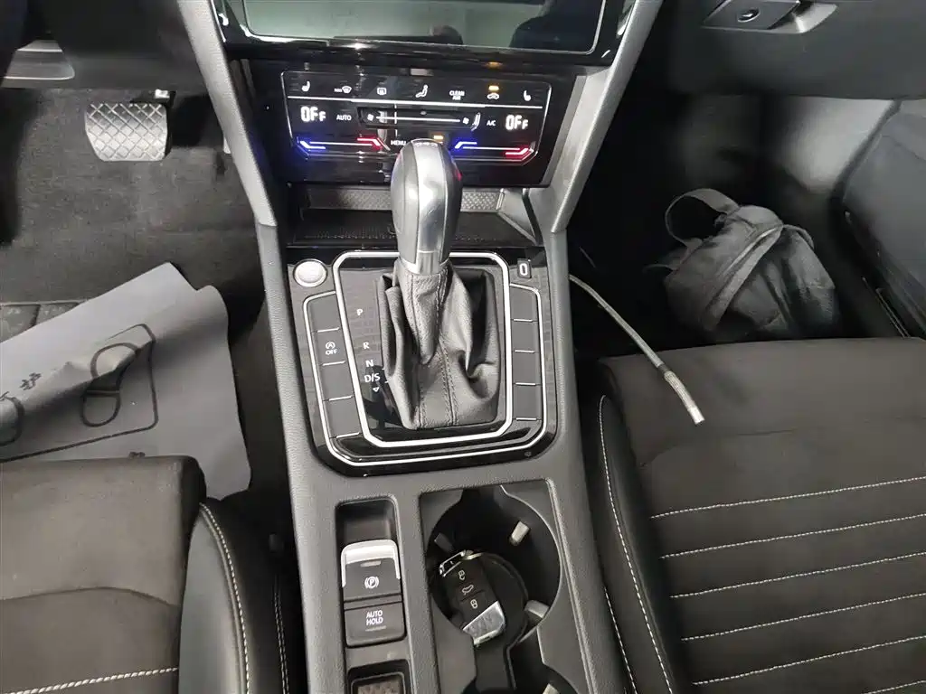 Volkswagen Magotan 2020 330TSI DSG Luxury фото 14