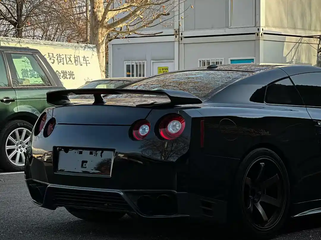 Nissan GT-R 2009 Base Model фото 8