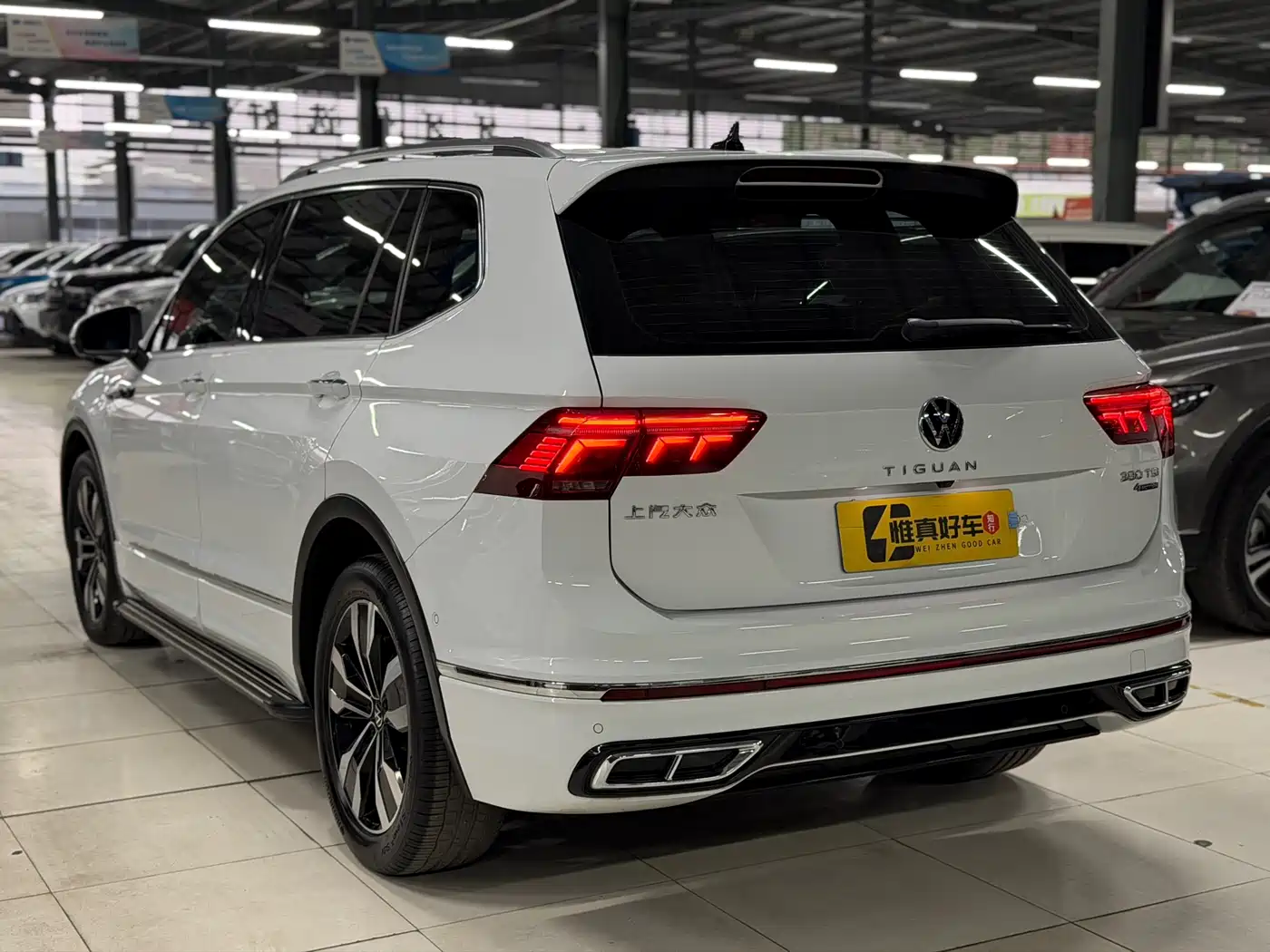 Volkswagen Tiguan L 2022 380TSI Automatic 4WD R-Line Cross Edition 7-Seater фото 19