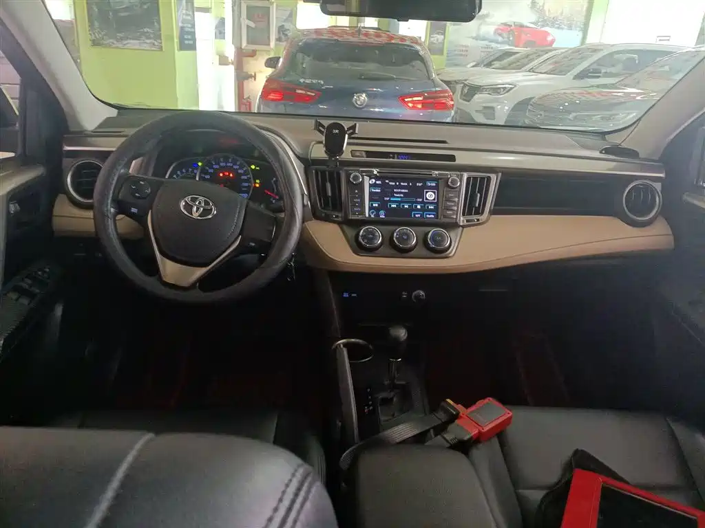 Toyota RAV4 Rongfang 2013 2.0L CVT 2WD Urban фото 9