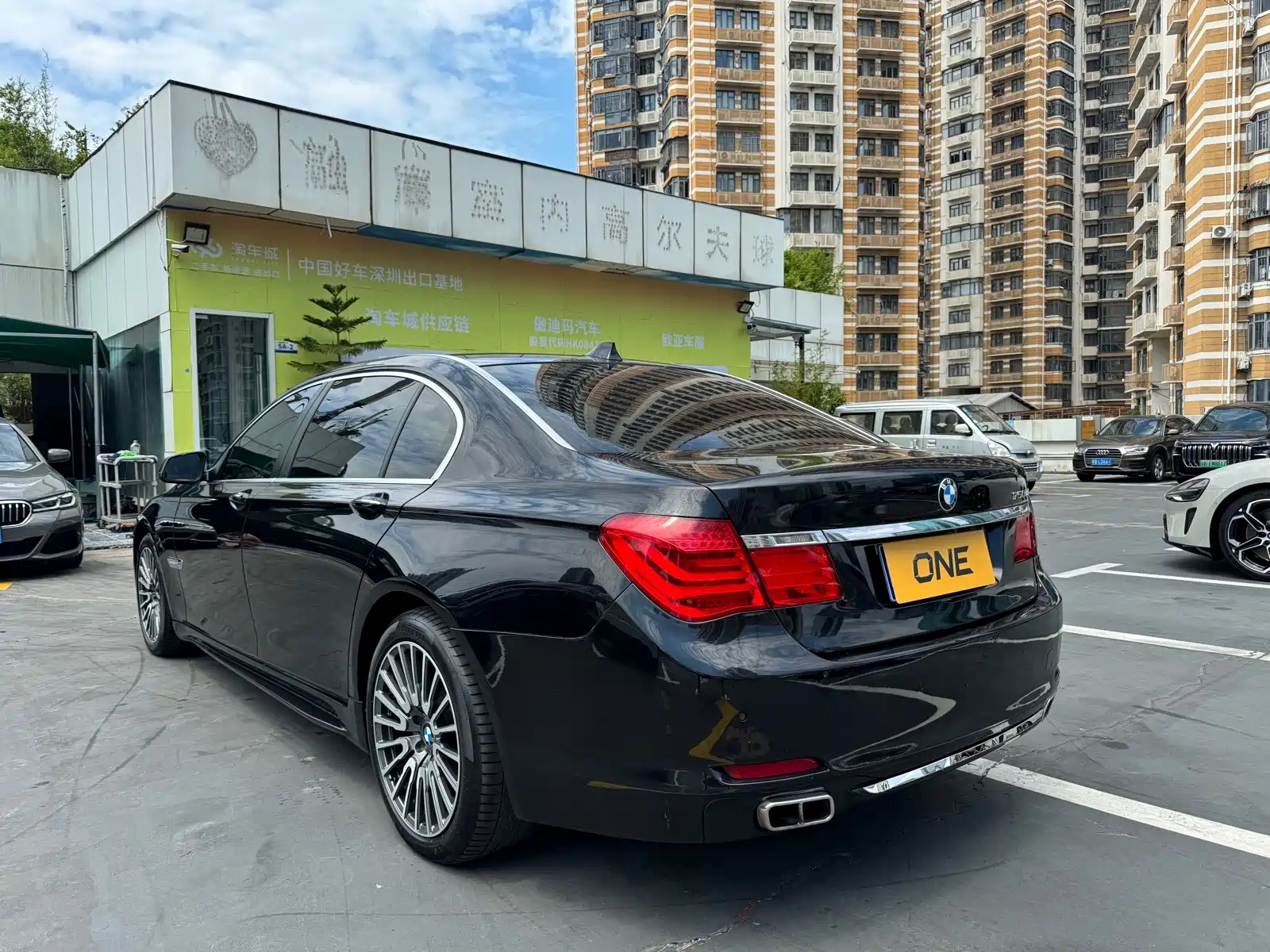 Фото 13 - BMW 7 Series