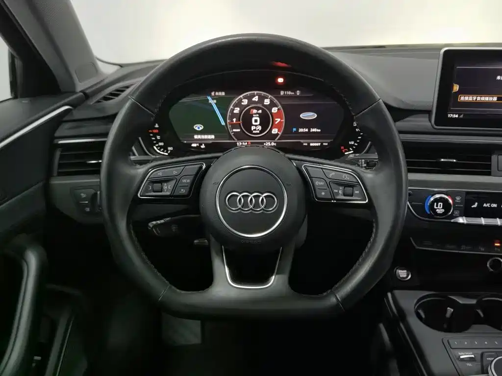 Фото 11 - Audi A4L