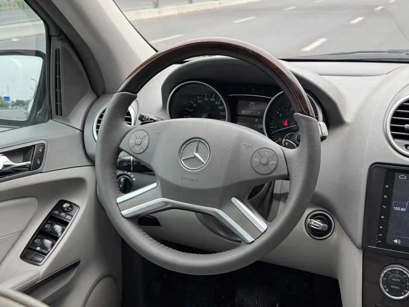 Mercedes-Benz M-Class 2010 ML 350 4MATIC Luxury фото 5