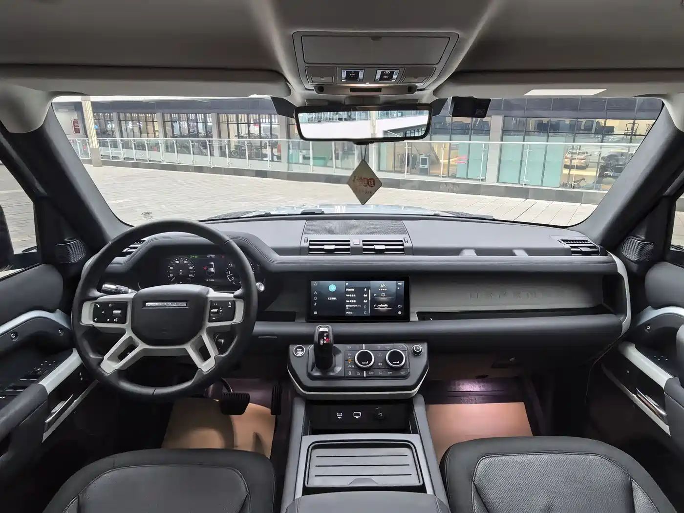 Land Rover Defender 2021 110 P400 Dark Special Edition фото 9