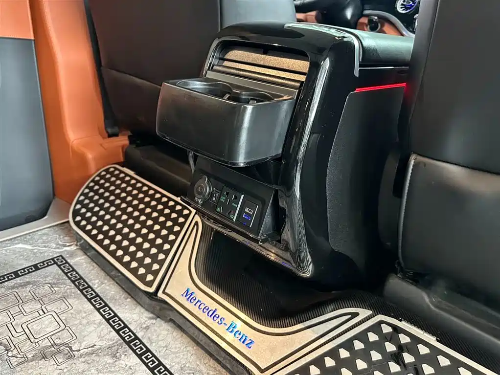 Mercedes-Benz Vito 2023 2.0T Business 7-Seater фото 12