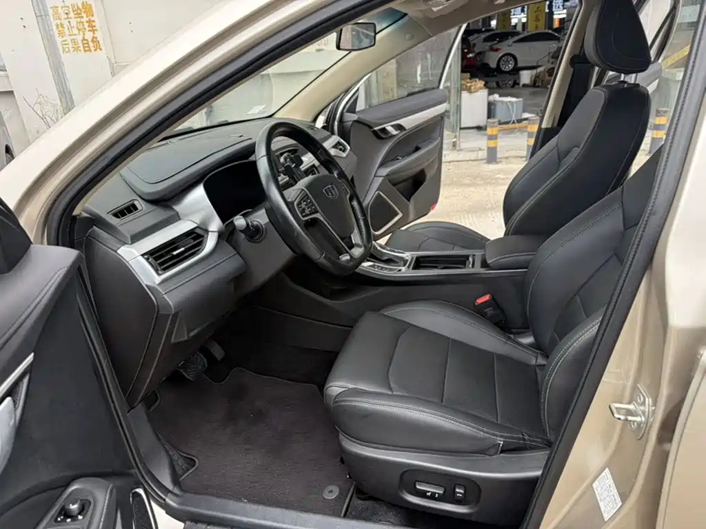 Фото 12 - Geely Emgrand