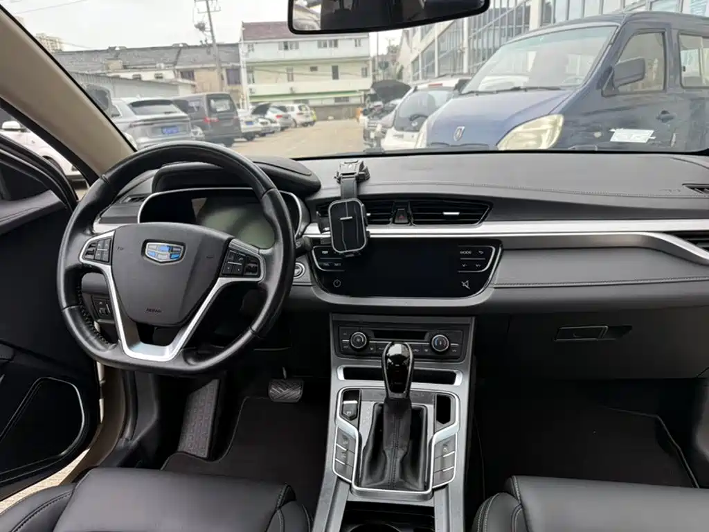Фото 10 - Geely Emgrand