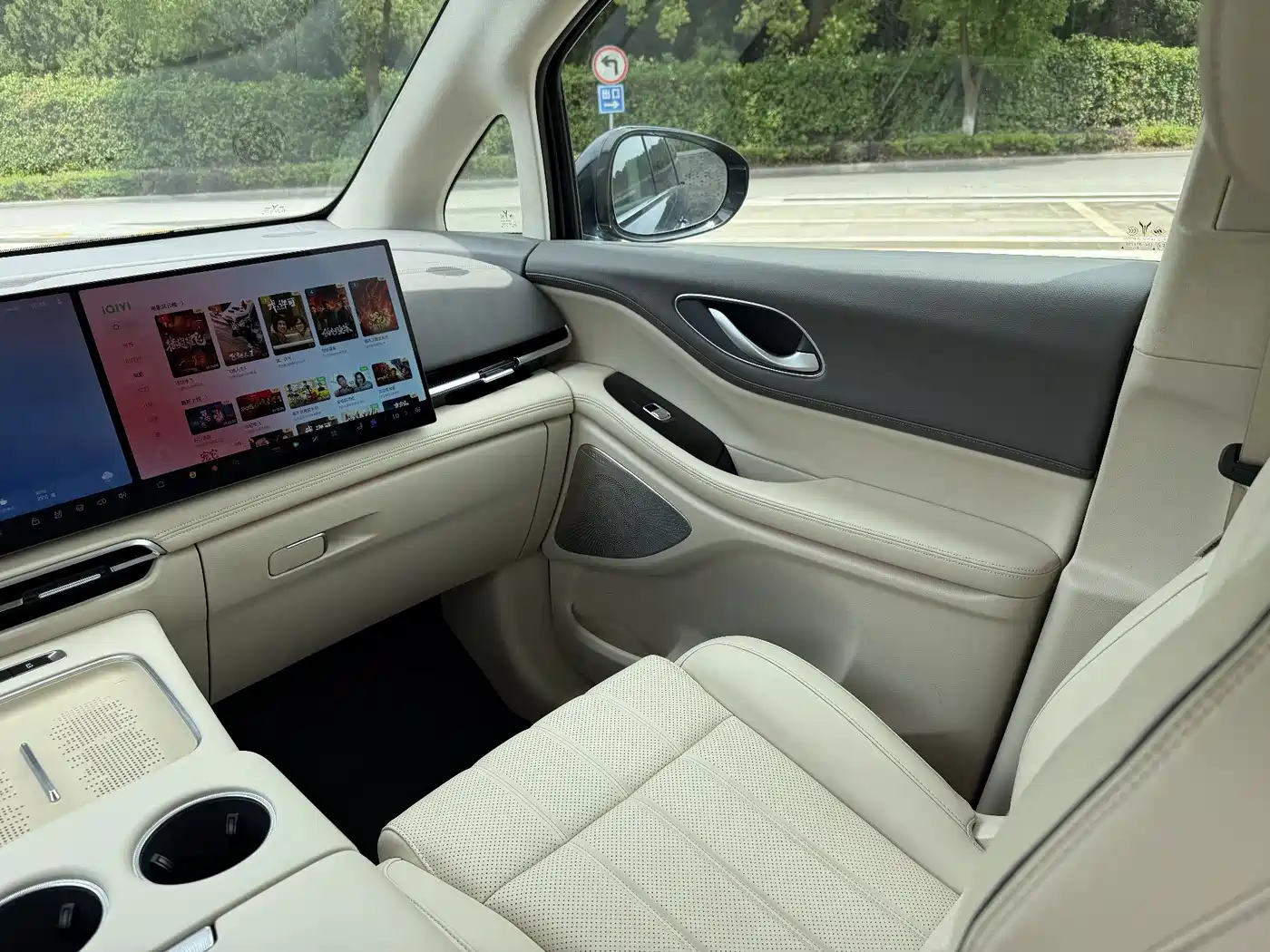 Voyah Auto Voyah Dreamer 2025 PHEV AWD Flagship Kunpeng Edition фото 10