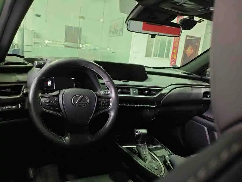 Photo 5 - Lexus UX