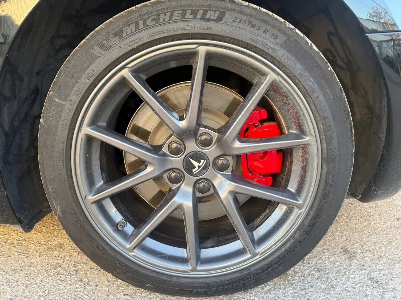 Фото 13 - Tesla Model 3