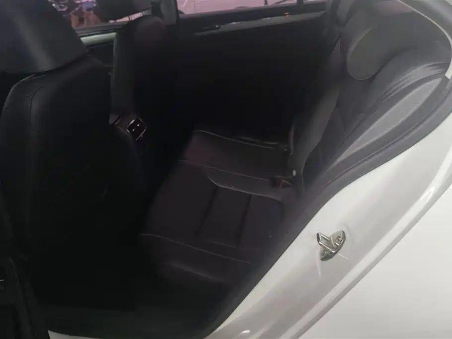 Volkswagen Sagitar 2018 280TSI DSG Spark Edition фото 11