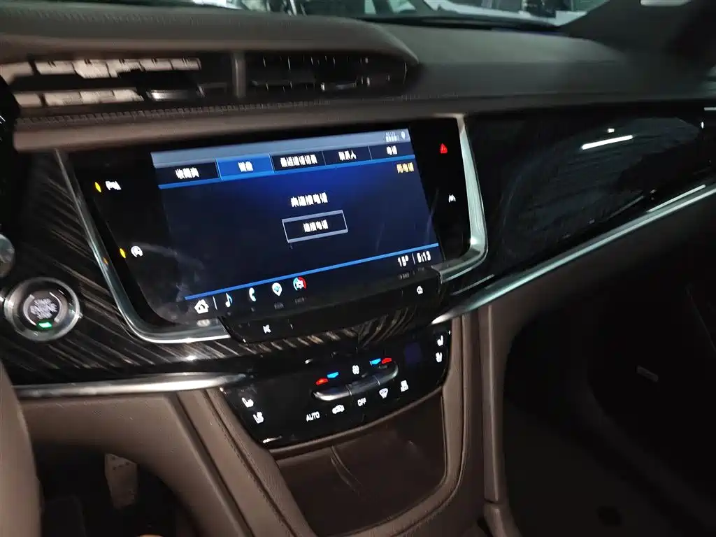 CADILLAC XT6