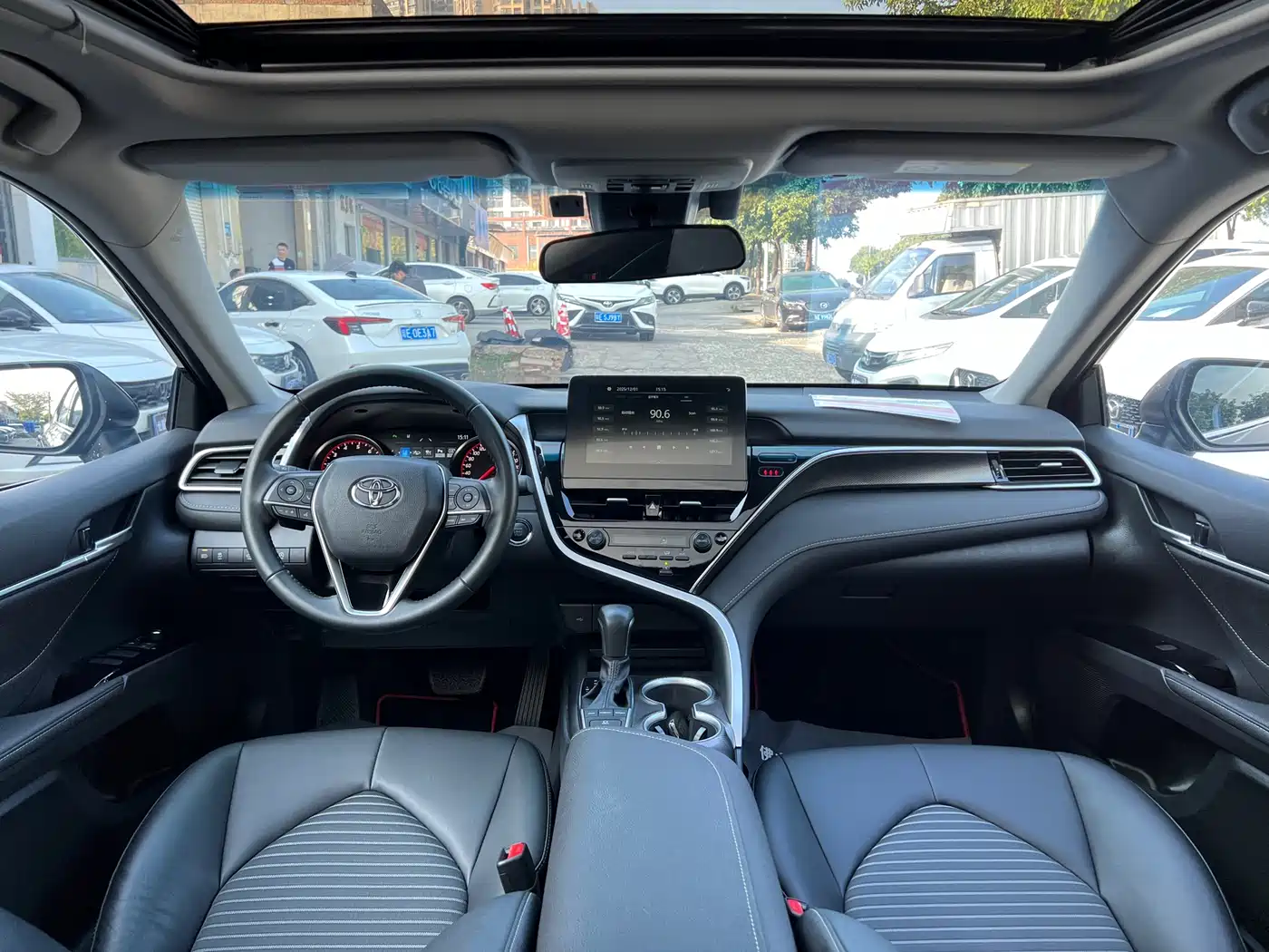 Toyota Camry 2022 2.0S Knight Edition фото 4