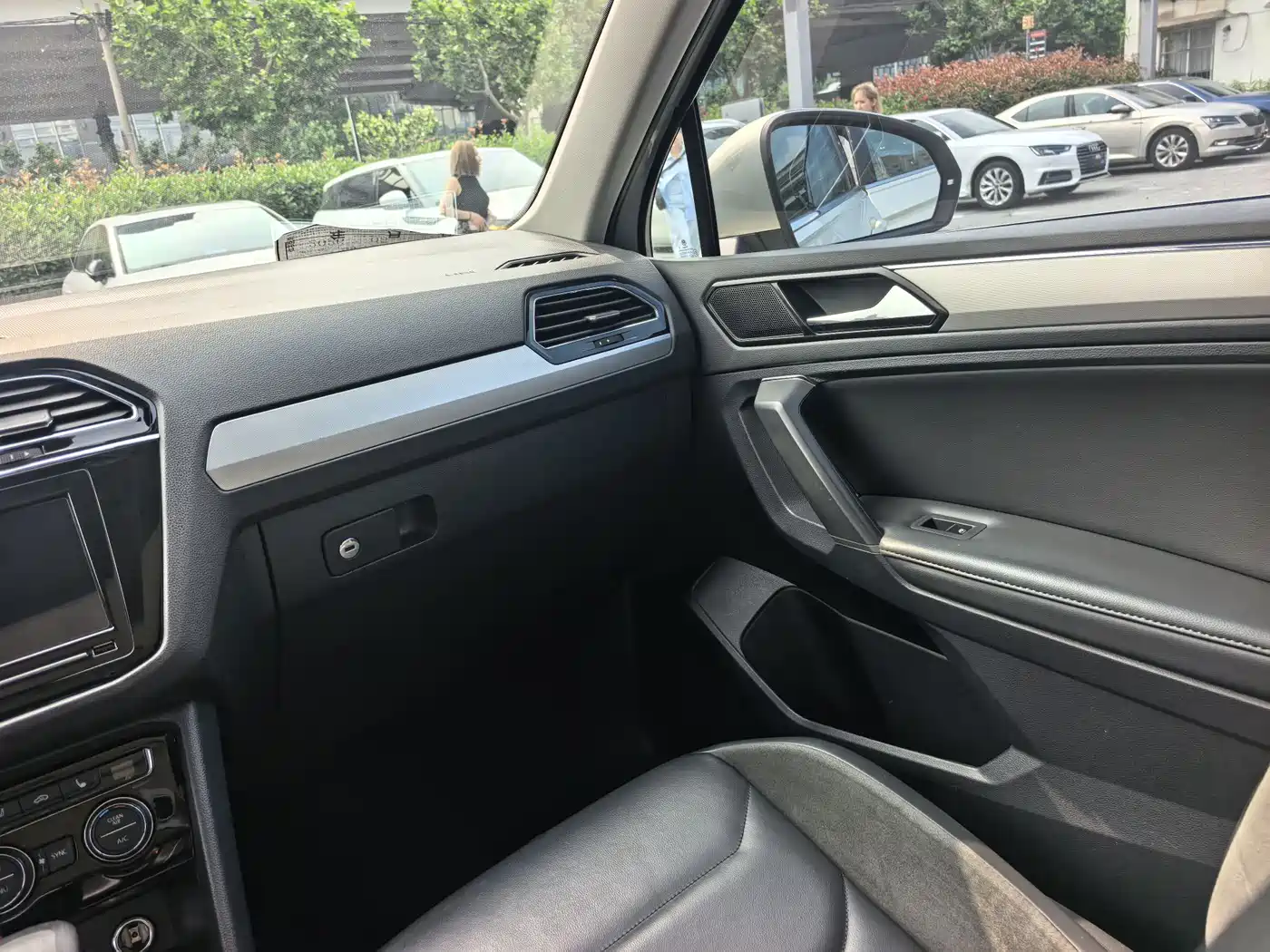Volkswagen Tiguan L 2018 330TSI Automatic 2WD Luxury Edition фото 13