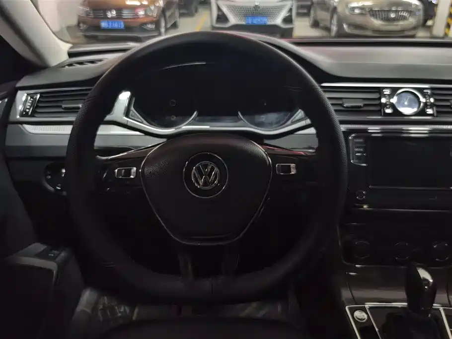 Volkswagen Passat 2016 330TSI DSG Executive Edition фото 15