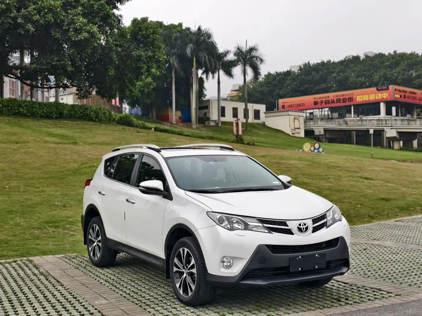 Toyota RAV4 Rongfang 2015 2.5L Automatic 4WD Elite Edition фото 3