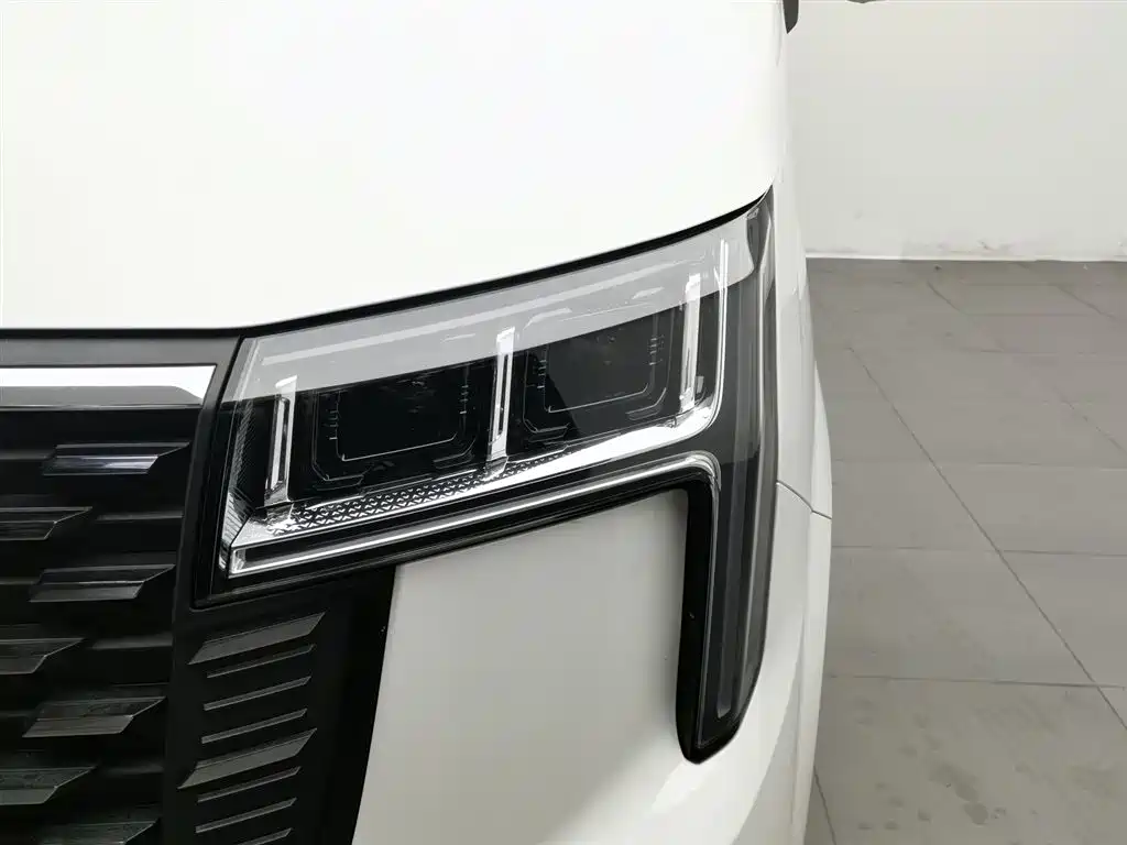 SAIC Maxus Xintu V80 2025 Model PRO Aoyun 2.0T Automatic Short Wheelbase Medium Roof 5/6-seater фото 7