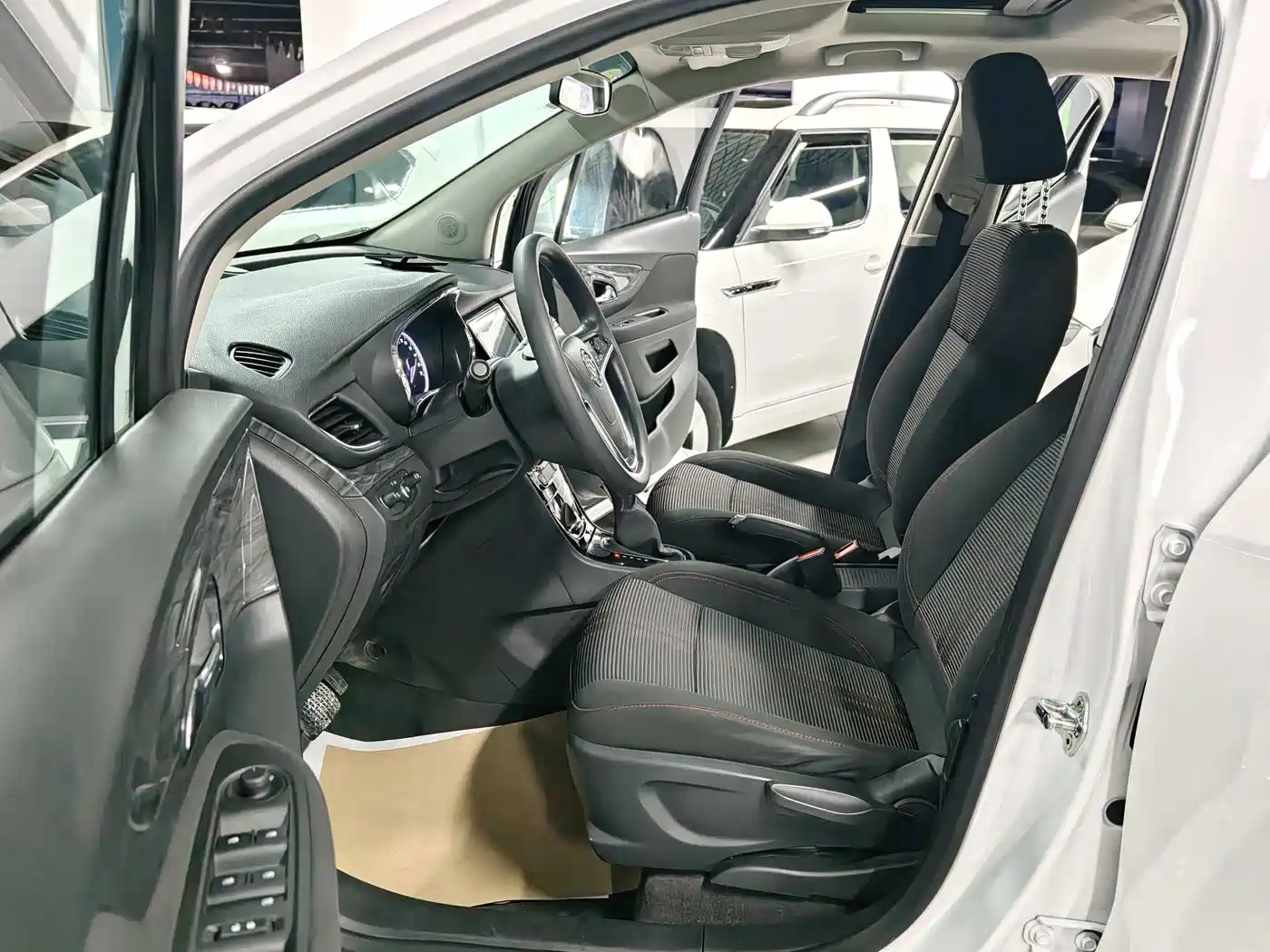 Buick Encore 2016 18T Automatic 2WD Urban Leading фото 5
