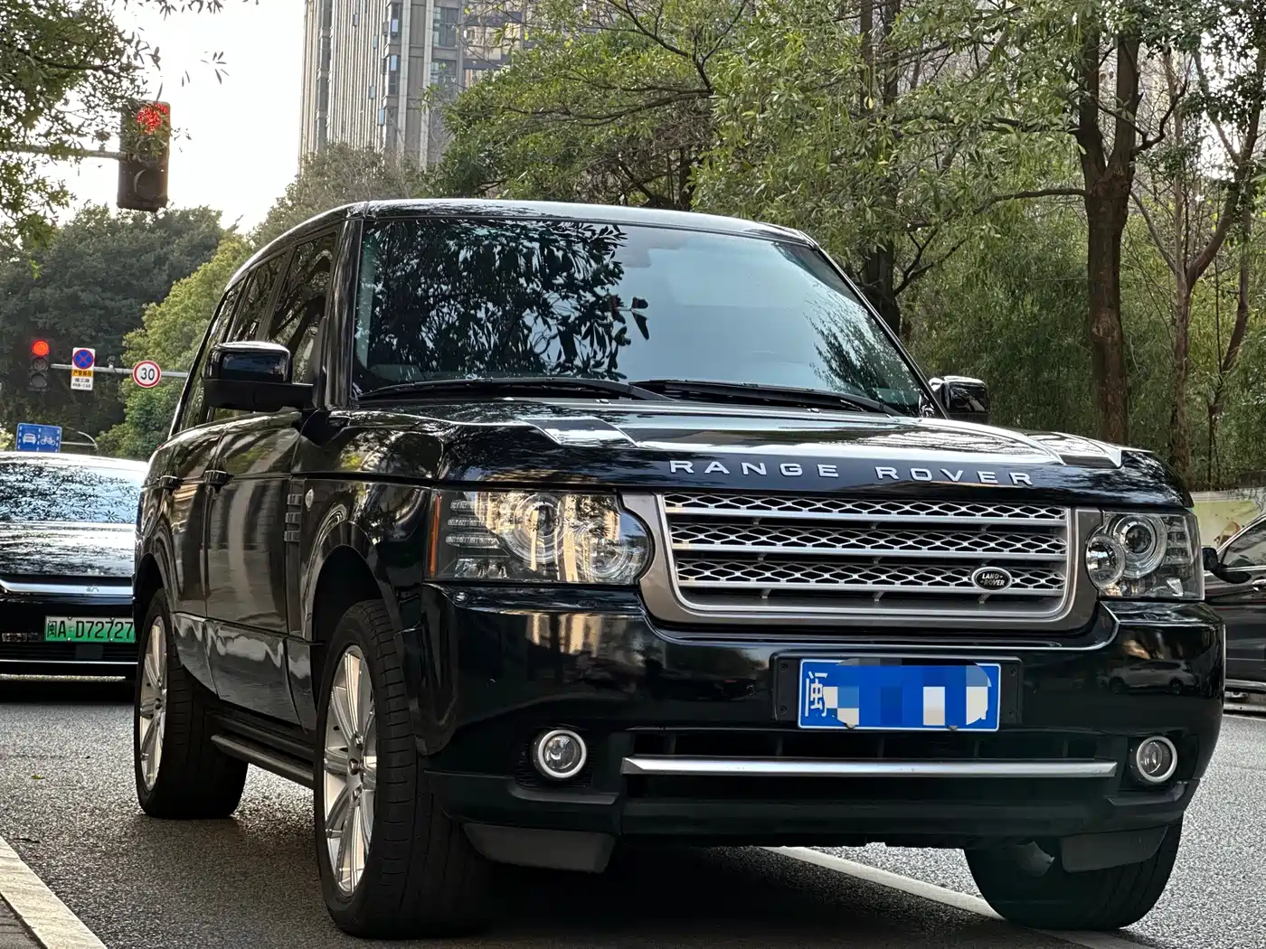 Land Rover Range Rover 2011 5.0 NA V8 HSE фото 2