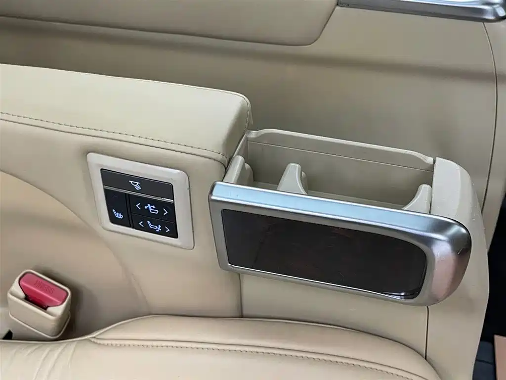 Toyota Alphard 2020 Hybrid 2.5L Luxury Edition фото 32