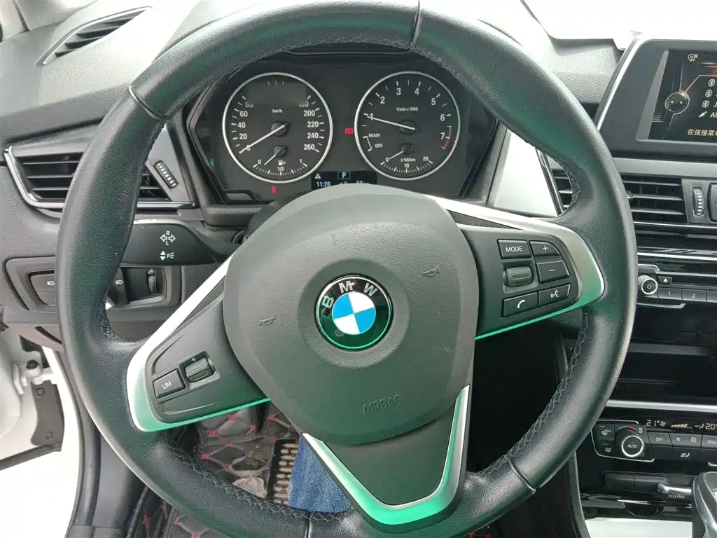 BMW 2 Series Touring 2016 218i Leading фото 7