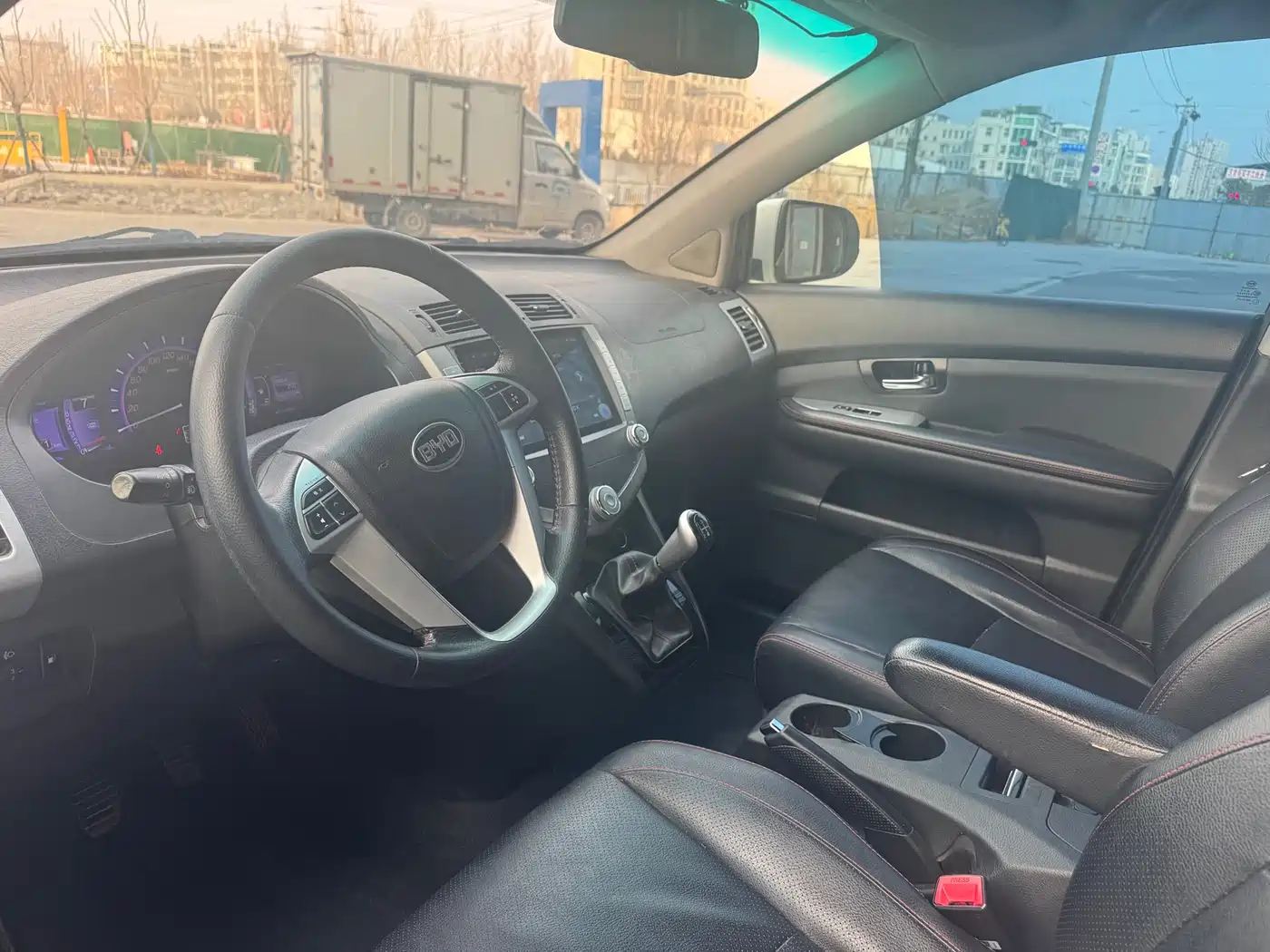 BYD S6 2014 Model 2.0L Manual Luxury 5-Seater фото 6