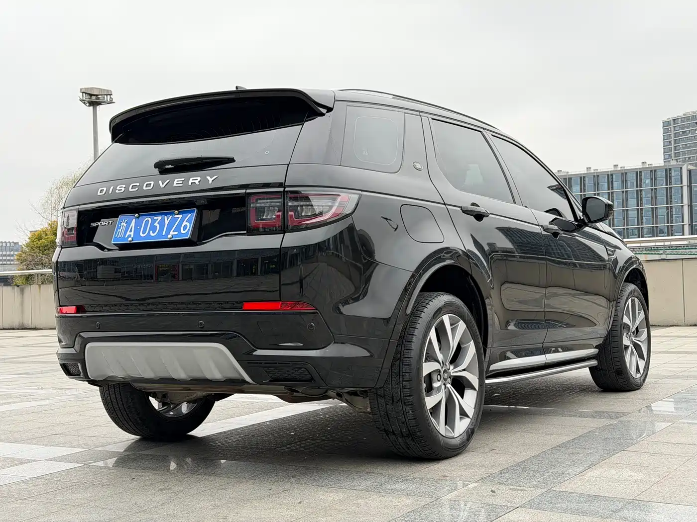 Land Rover Discovery Sport 2025 249PS Performance Tech Edition фото 5
