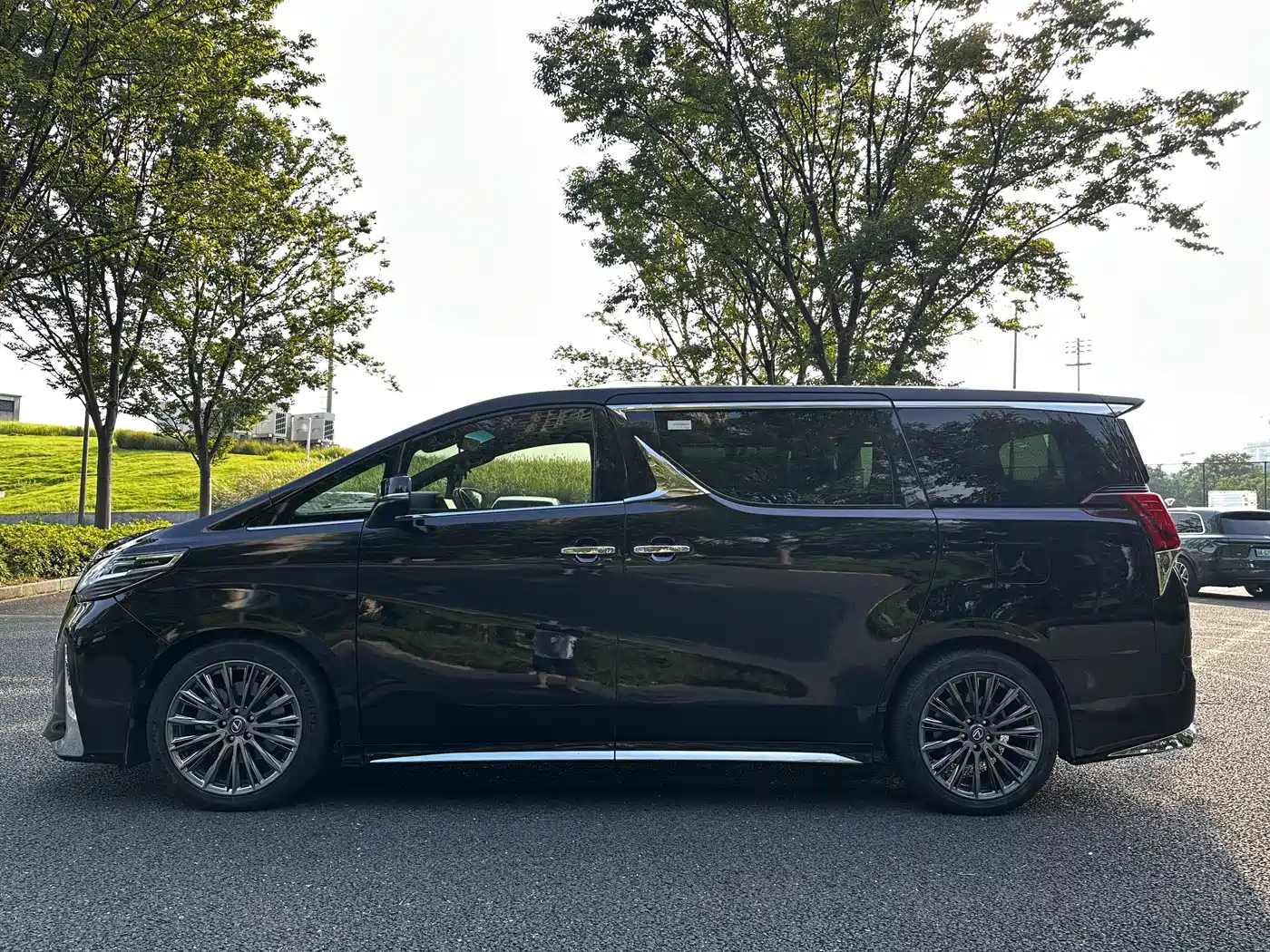 Toyota Vellfire 2020 2020 Twin Engine 2.5L HV Luxury Edition