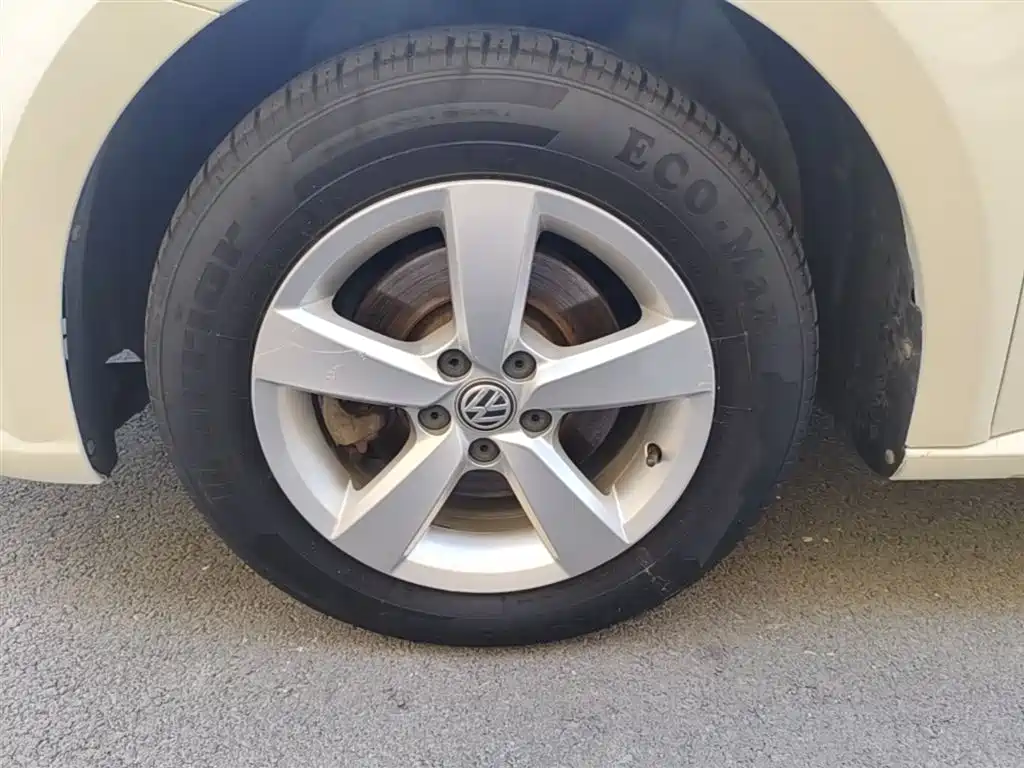 Volkswagen Lavida 2015 1.6L Manual Trend Edition фото 23