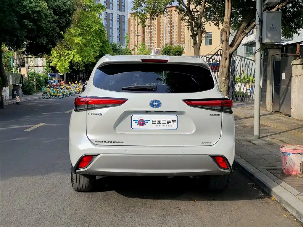TOYOTA HIGHLANDER