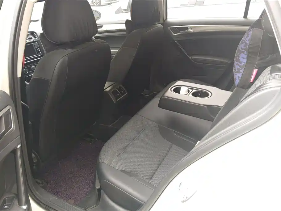 Volkswagen Golf 2018 1.6L Automatic Comfort фото 11
