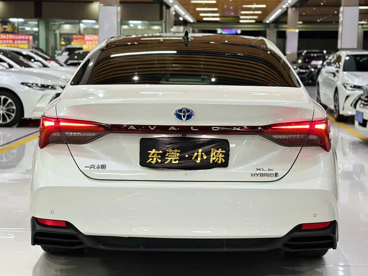 Toyota Avalon 2019 Hybrid 2.5L XLE Premium Edition China V фото 8