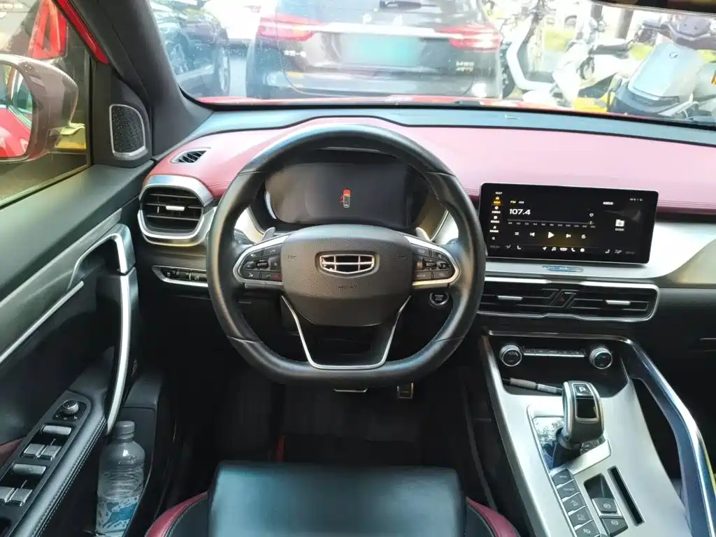Фото 3 - Geely Coolray