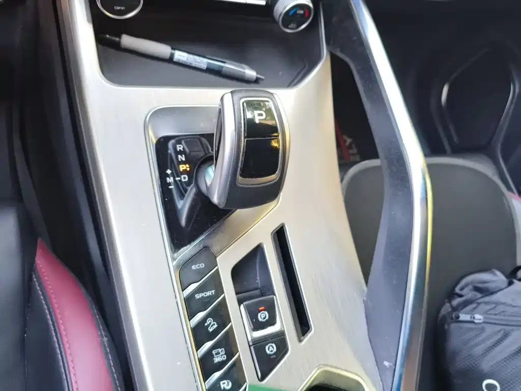 Фото 7 - Geely Coolray