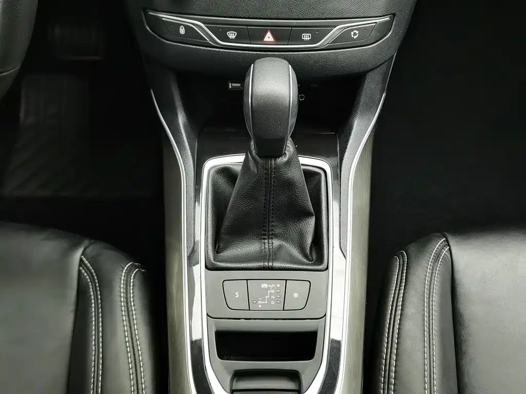 Фото 13 - Peugeot 408