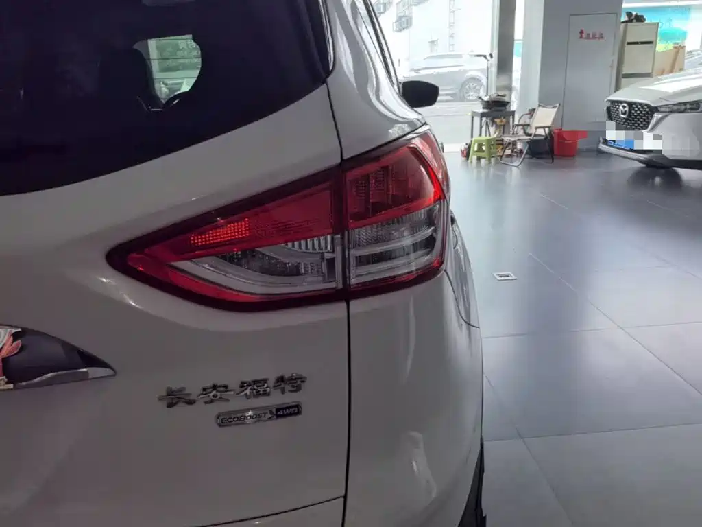 Фото 8 - Ford Kuga