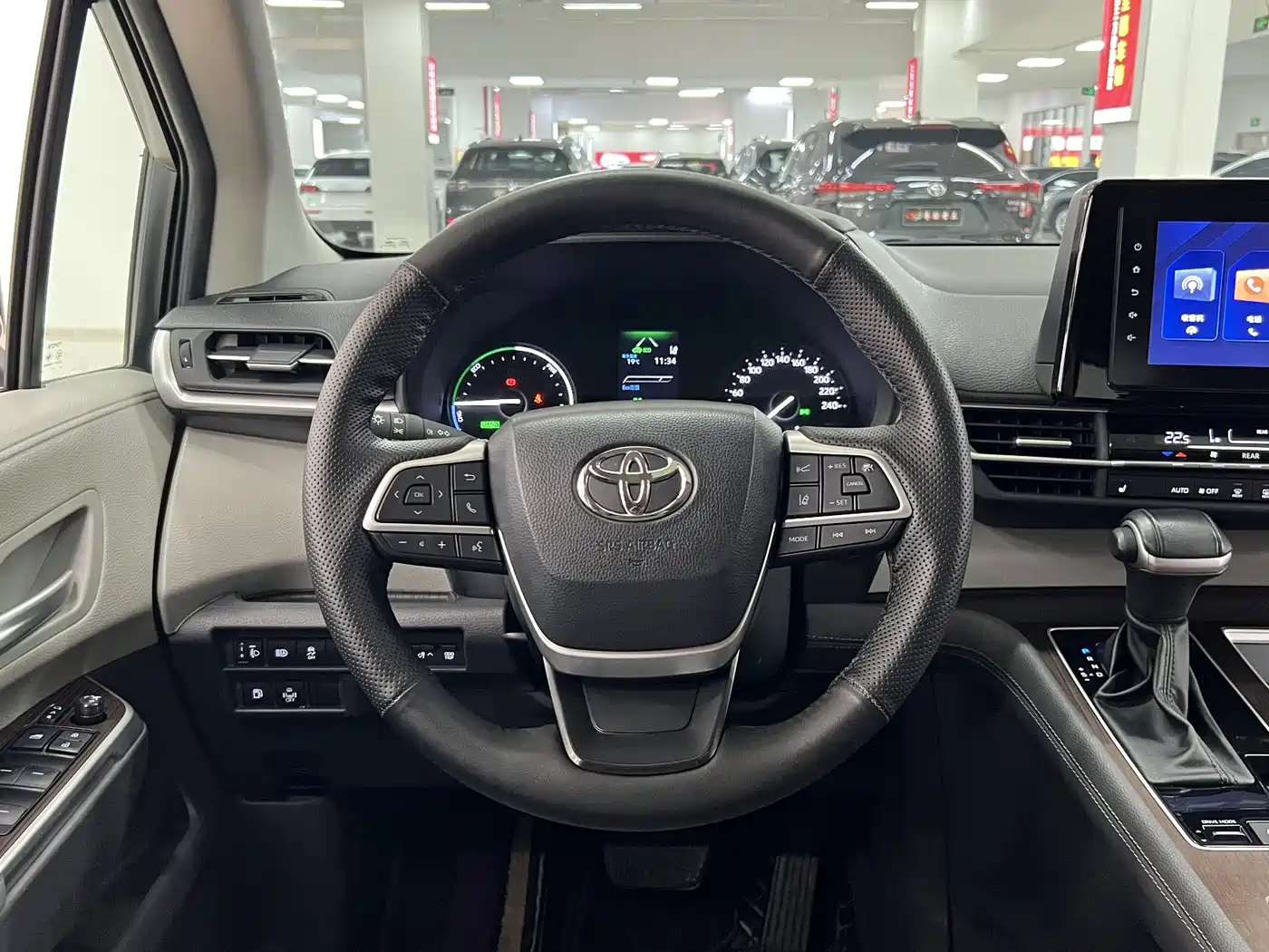 Toyota Sienna 2023 2.5L Hybrid Luxury Edition фото 15