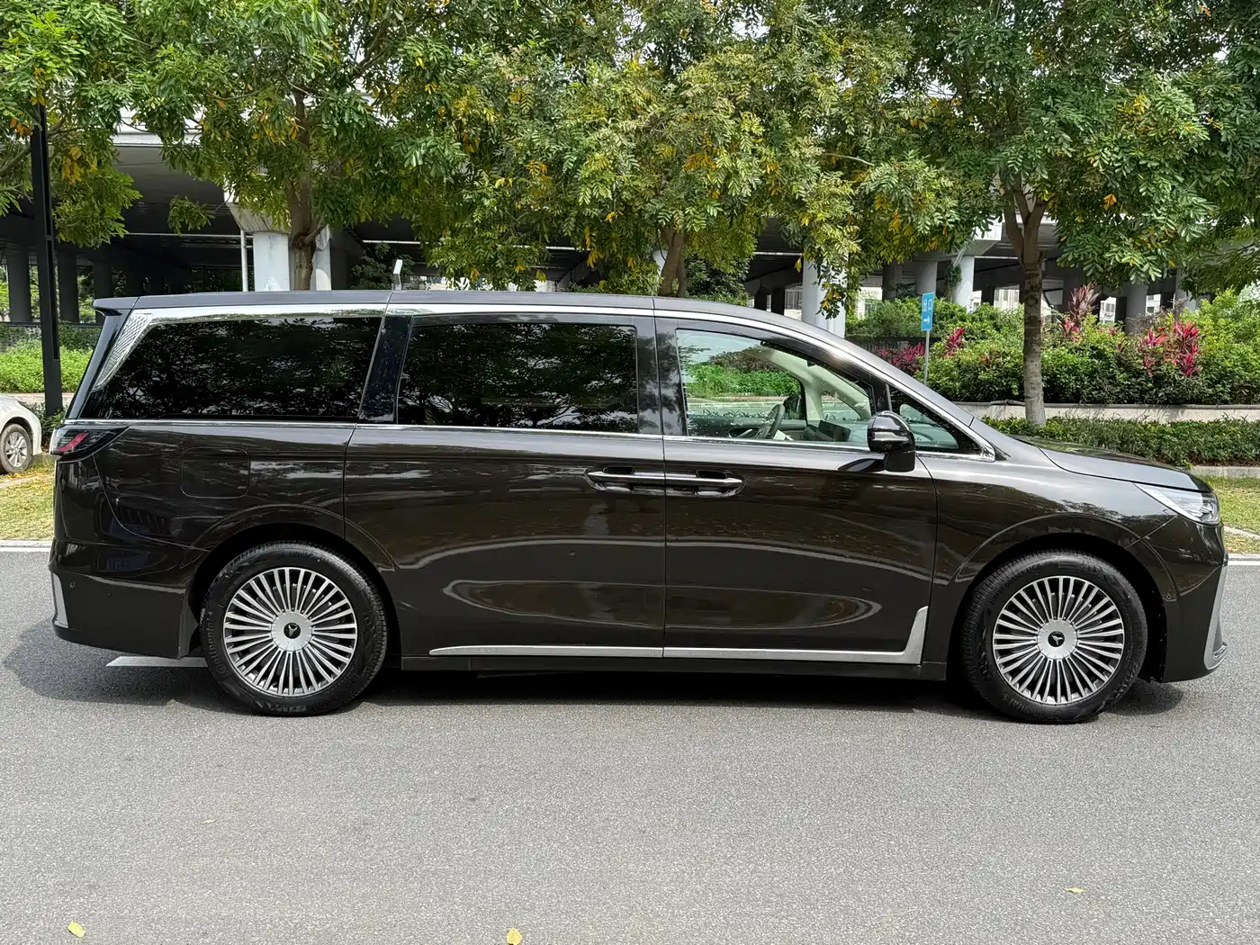 Voyah Auto Voyah Dreamer 2025 PHEV 4WD Kunpeng Premium Edition фото 6