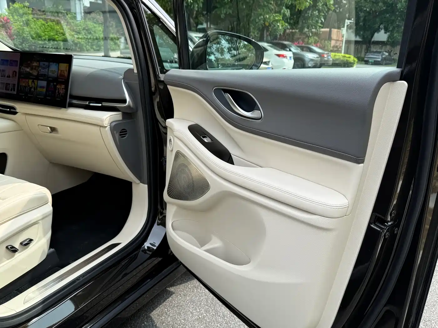 Voyah Auto Voyah Dreamer 2025 PHEV 4WD Kunpeng Premium Edition фото 21