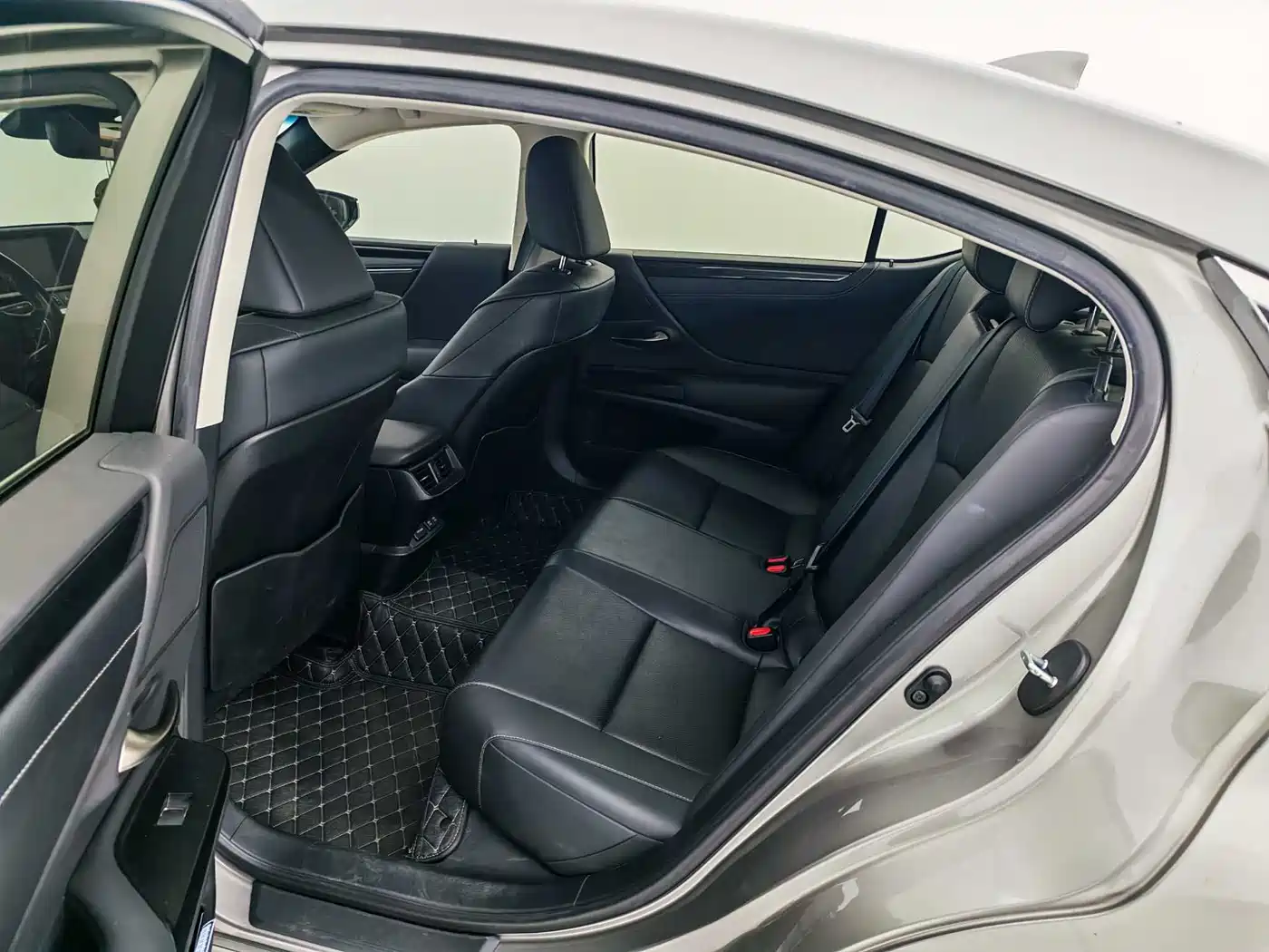 Lexus ES 2020 200 Excellence фото 9