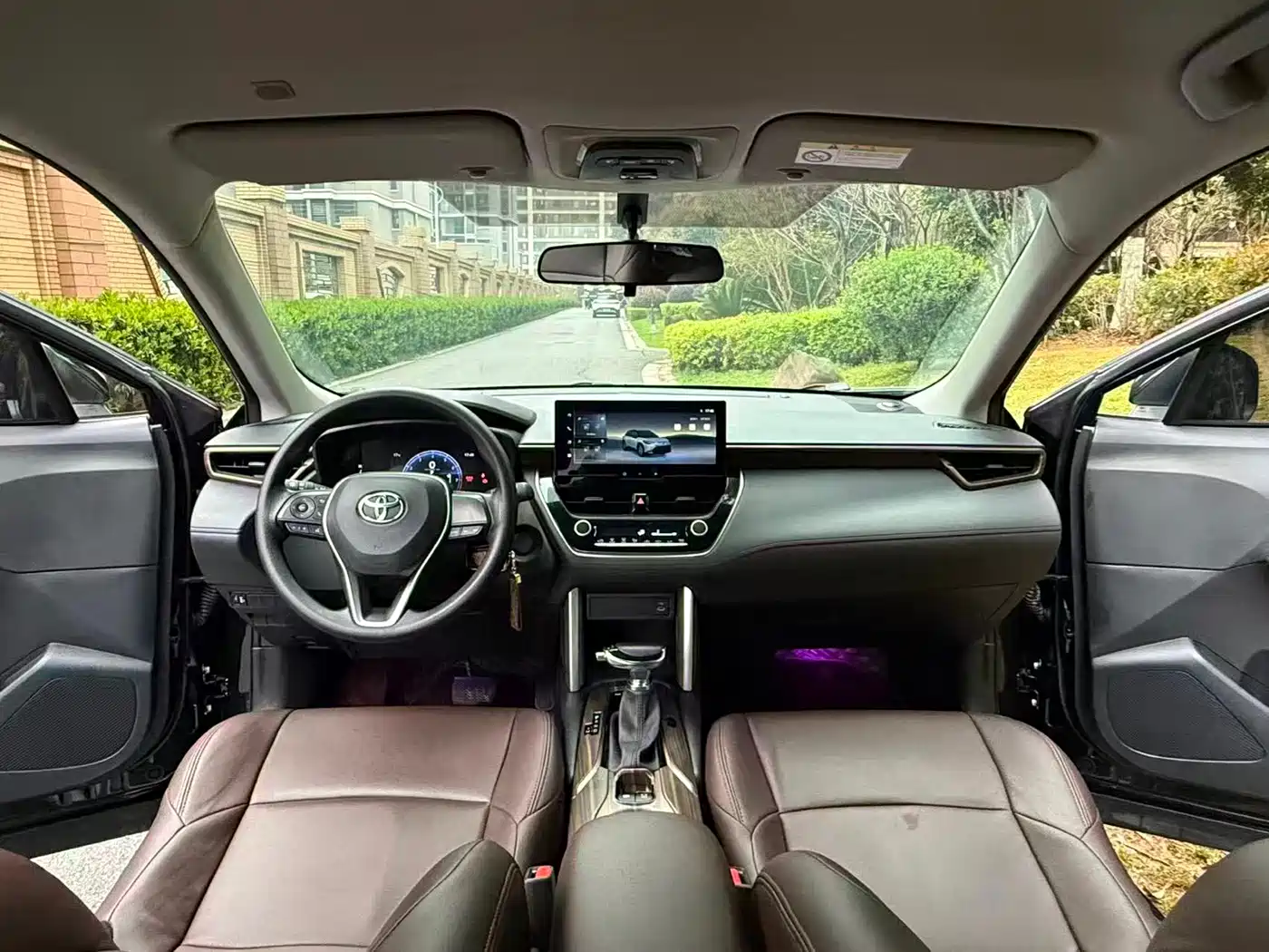 Toyota Frontlander 2023 2.0L CVT Elite Edition фото 8