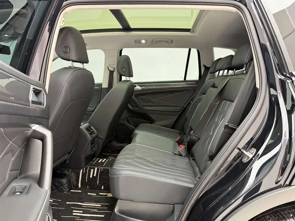 Volkswagen Tiguan L 2024 330TSI Automatic 2WD R-Line Premium Enjoyment Edition фото 17