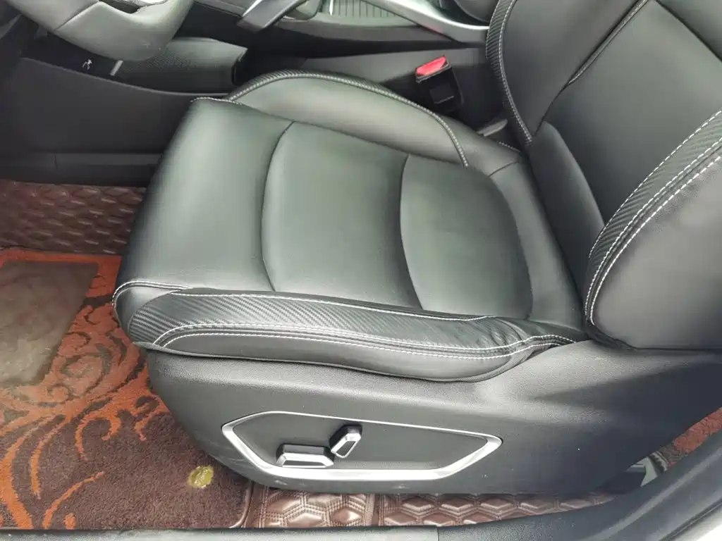 Photo 20 - Geely Atlas