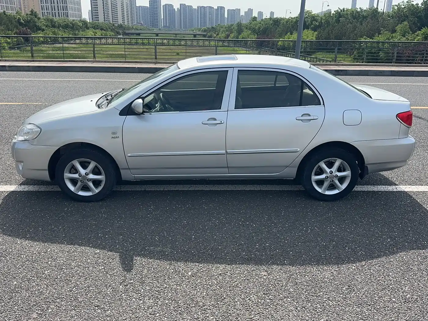 Toyota Corolla 2011 1.6L Manual Luxury Edition фото 10