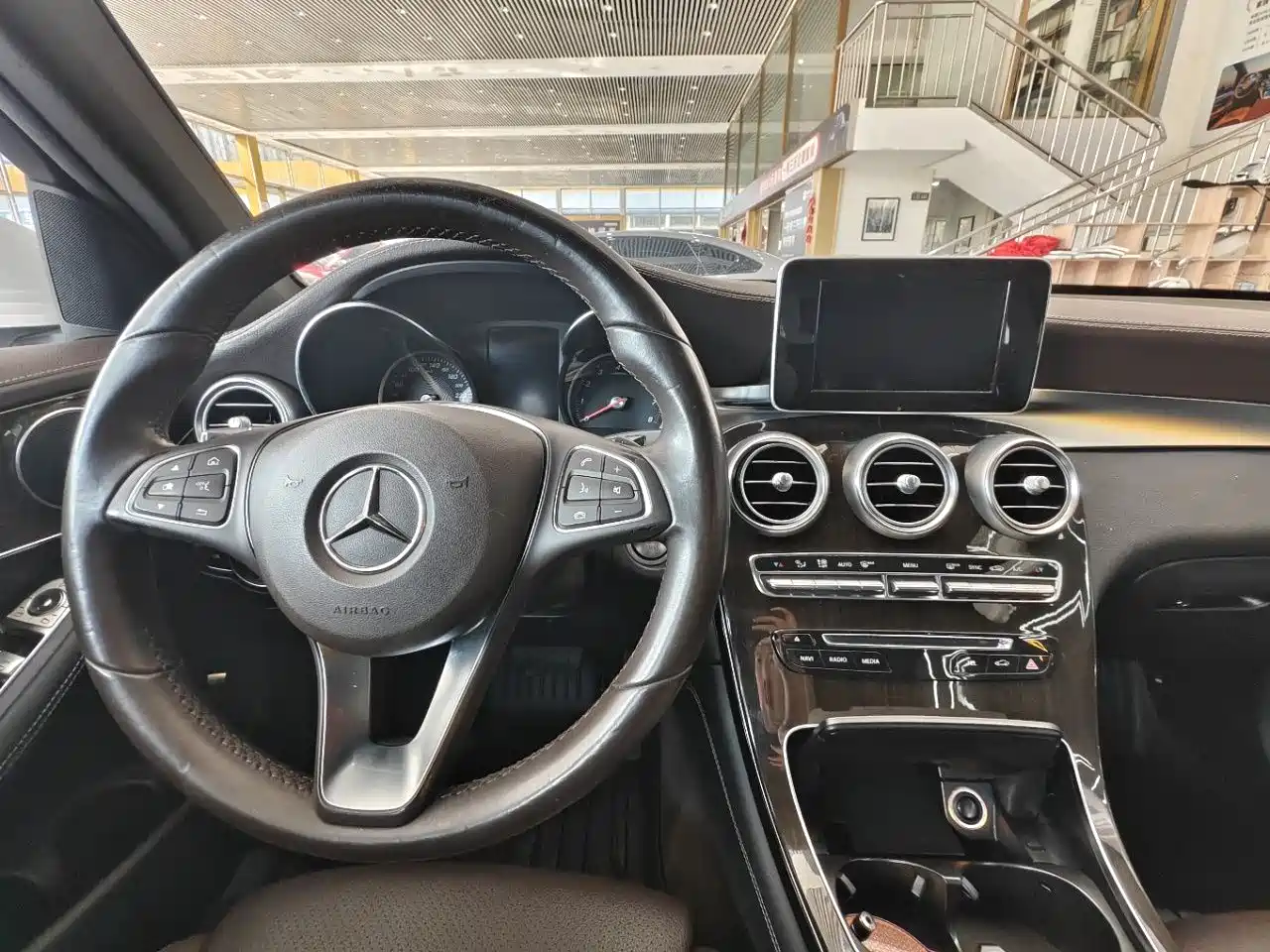 Mercedes-Benz GLC 2017 GLC 260 4MATIC Dynamic фото 16