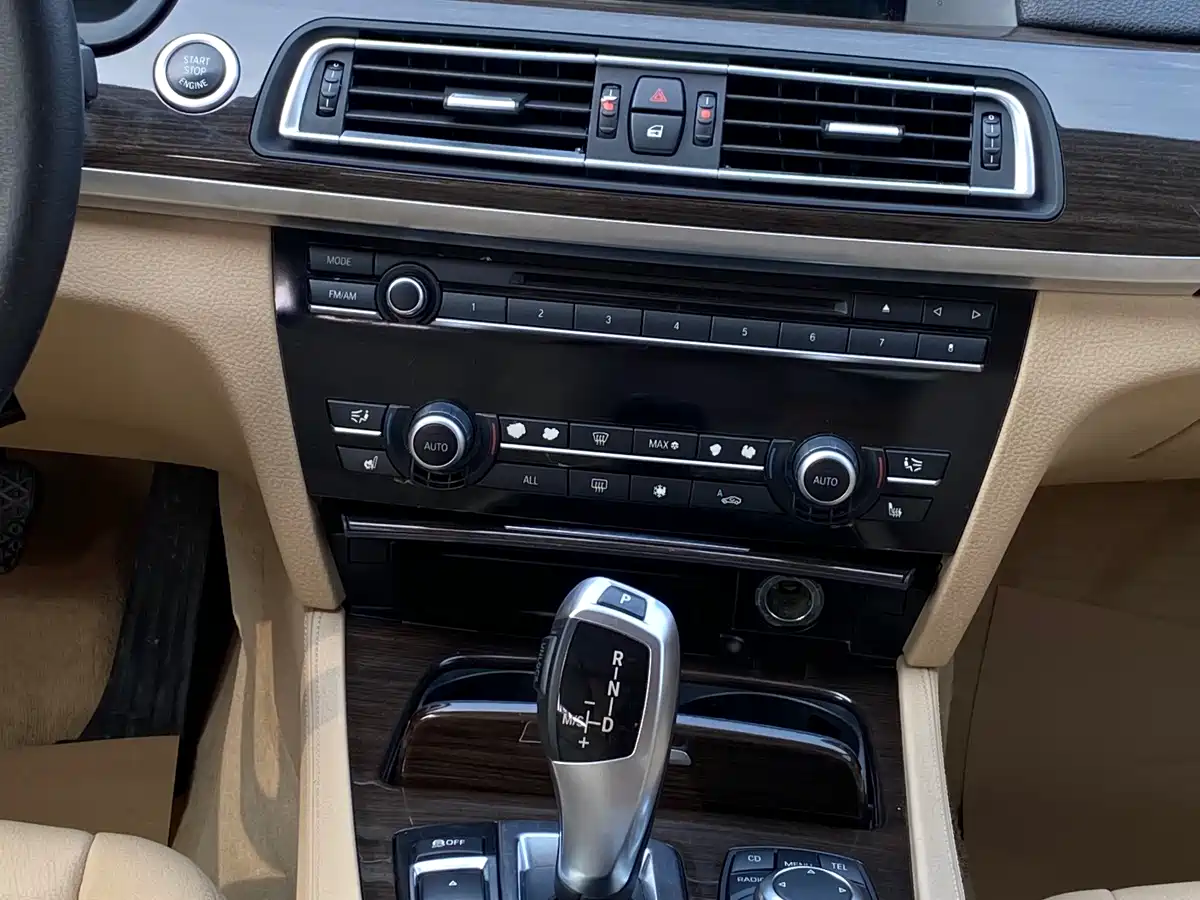BMW 7 Series 2011 730Li Elegance фото 10