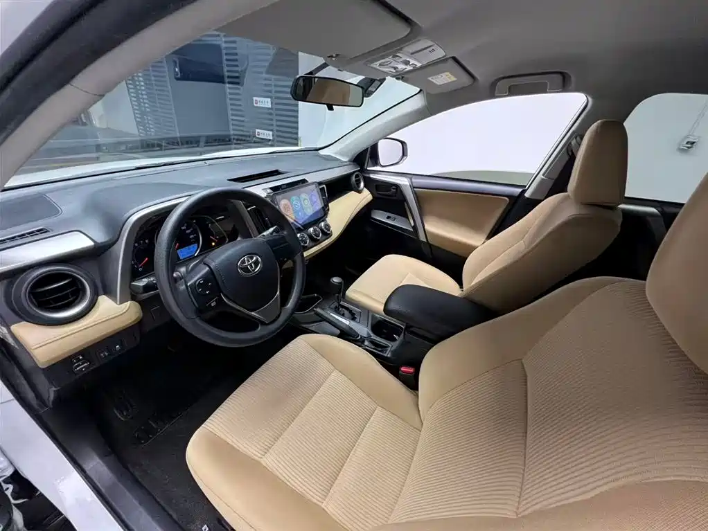 Toyota RAV4 Rongfang 2016 2.0L CVT 2WD Urban (China V) фото 3