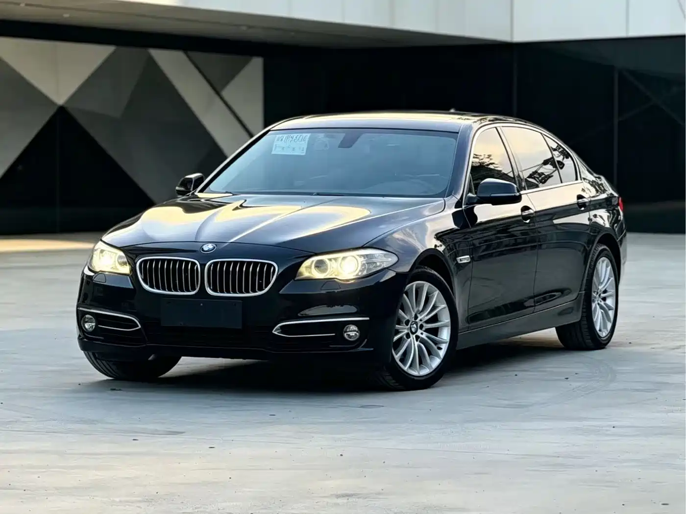 BMW 5 Series 2017 525Li Luxury Design Package фото 2